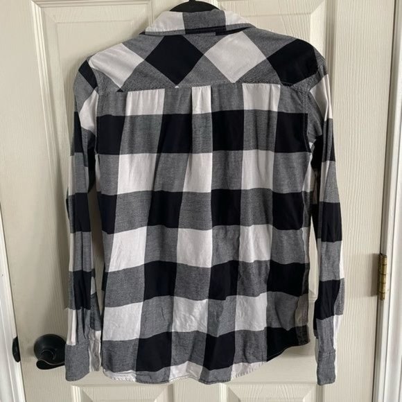 Uniqlo Black and White Plaid Flannel Shirt, Sz Medium - Picture 14 of 14